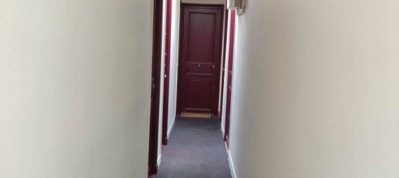 Studio in Paris, France No. 329083 6