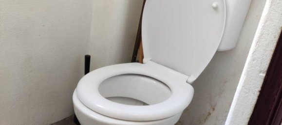 Studio in Paris, France No. 329083 11