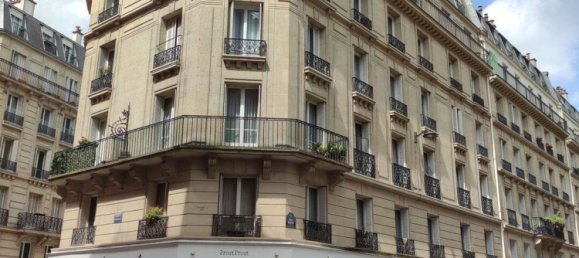 Studio in Paris, France No. 329083 3