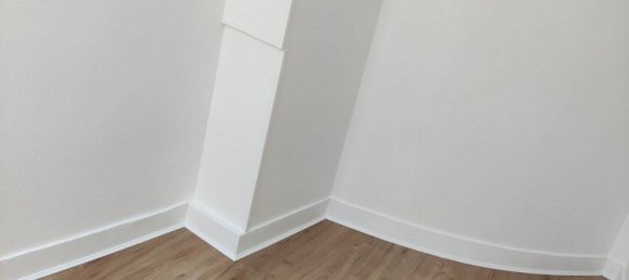 Studio in Paris, France No. 329083 2