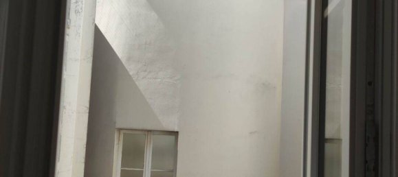 Studio in Paris, France No. 329083 10