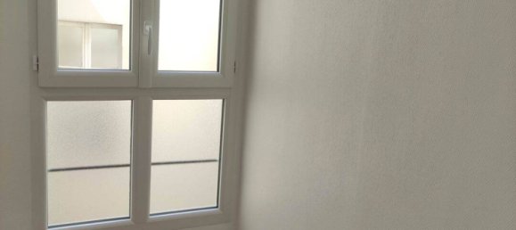 Studio in Paris, France No. 329083 8