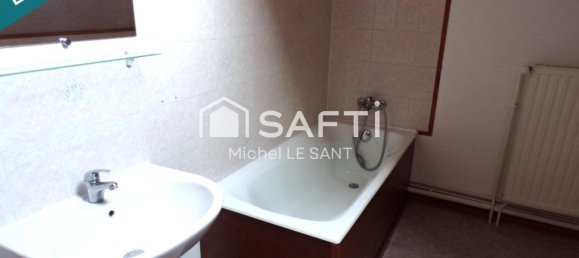 2 bedrooms House in Tricot, France No. 50330 2
