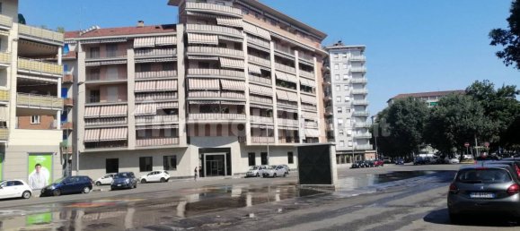 1 bedroom Apartment in Turin, Italy No. 305391 4