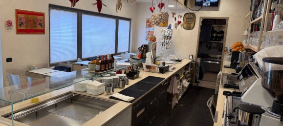 1 room Commercial property in Verona, Italy No. 202666 2