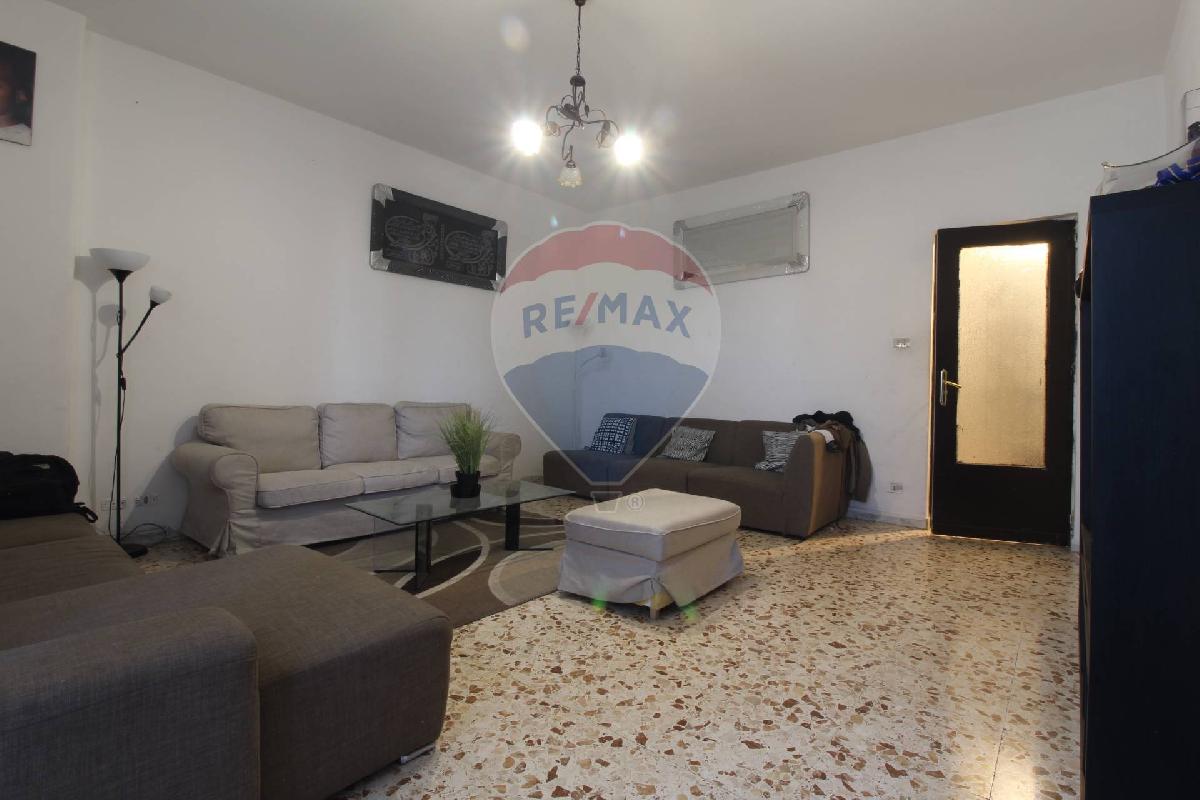 Apartamento de 4 dormitorios en Catania, Italy No. 304098