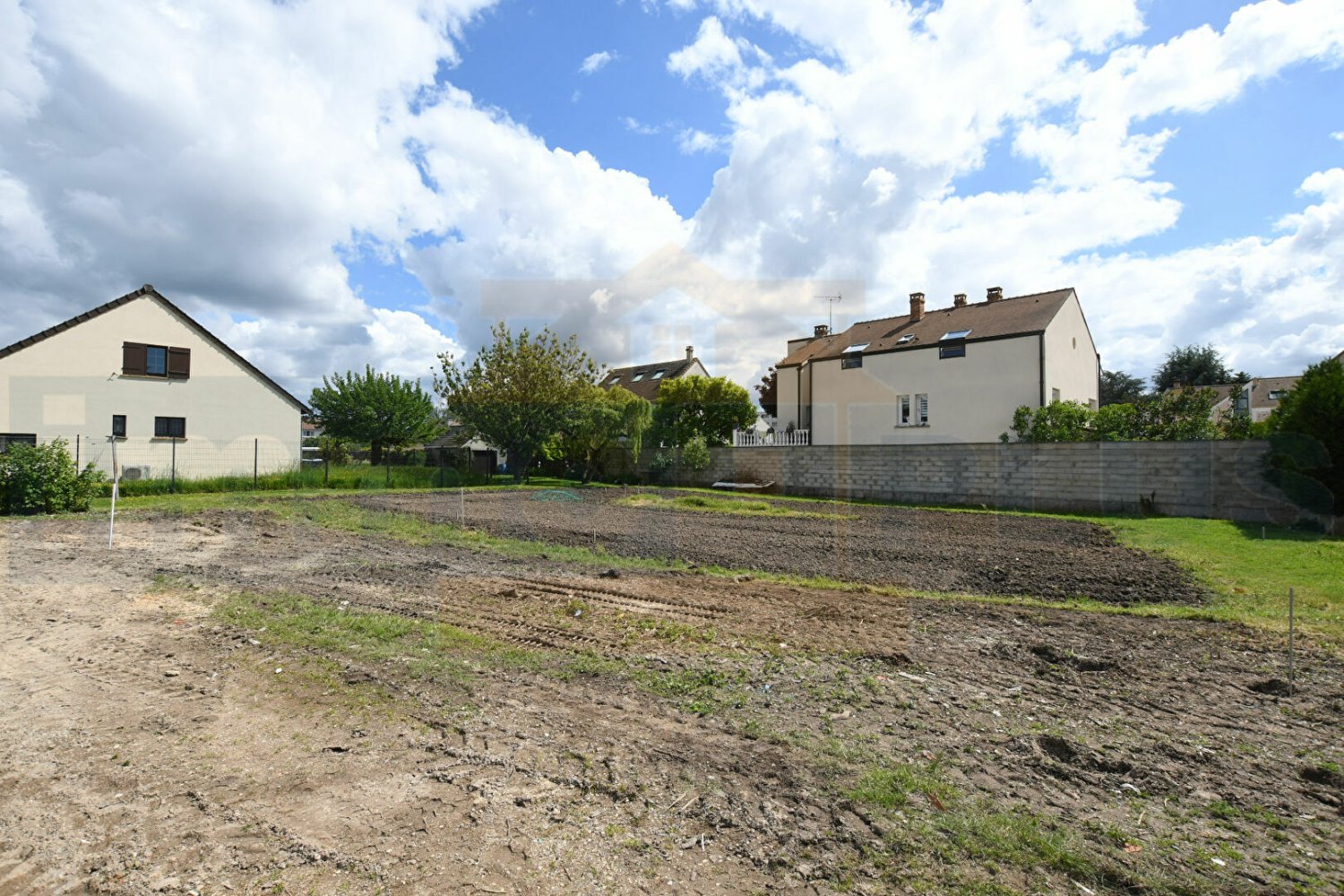  Land in Bois-d'Arcy, France No. 176344