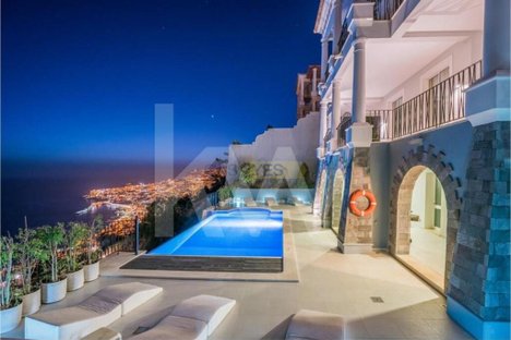 4 غرف نوم منزل في Funchal, Portugal رقم 172280