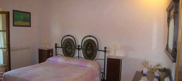 5 bedrooms House in Montepulciano, Italy No. 230385 3