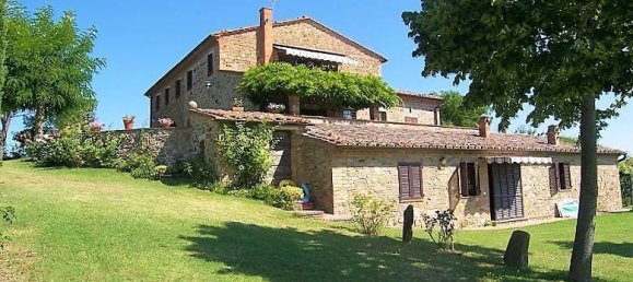 5 bedrooms House in Montepulciano, Italy No. 230385 2