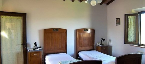 5 bedrooms House in Montepulciano, Italy No. 230385 4