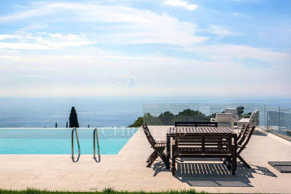 8 bedrooms Villa in Sanremo, Italy No. 147340