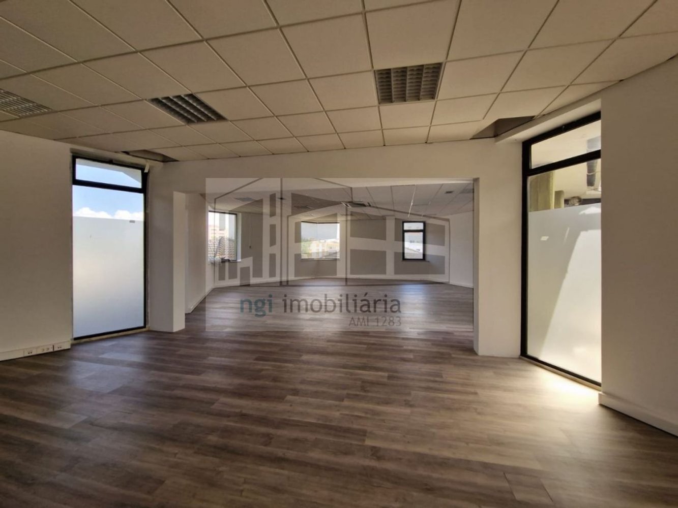 1000m² Office in Oeiras, Portugal No. 95567