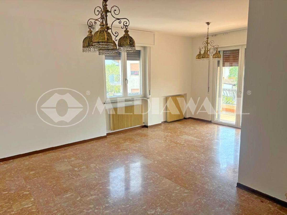 Apartamento de 3 dormitorios en Pordenone, Italy No. 281301