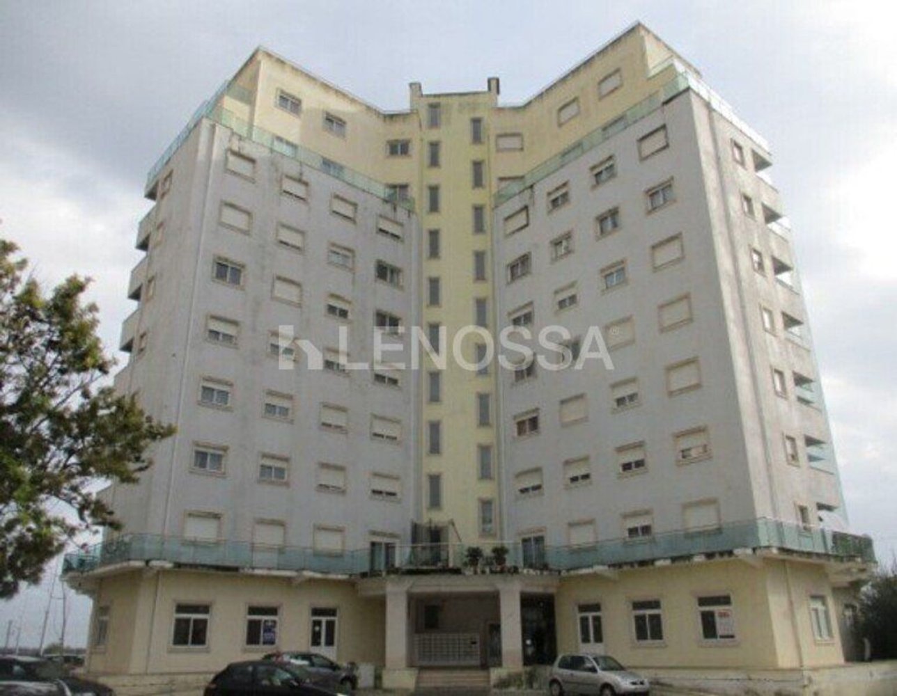 3 bedrooms Apartment in Azambuja, Portugal No. 192273