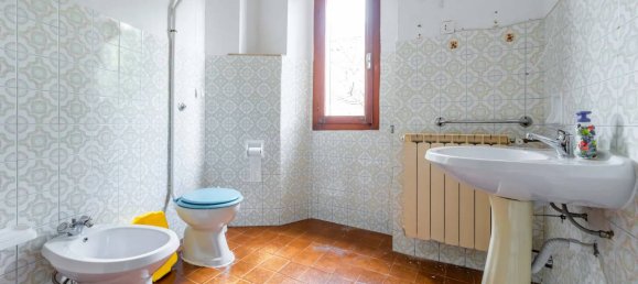 7-salle Maison à Fabriano, Italy No. 130110 12