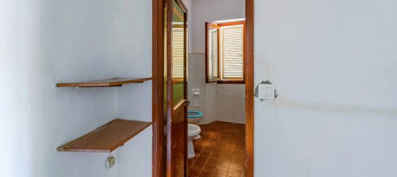 7-salle Maison à Fabriano, Italy No. 130110 14