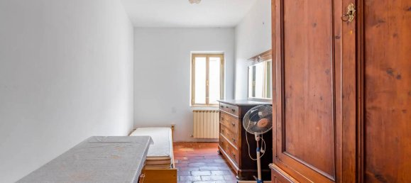 7-salle Maison à Fabriano, Italy No. 130110 10