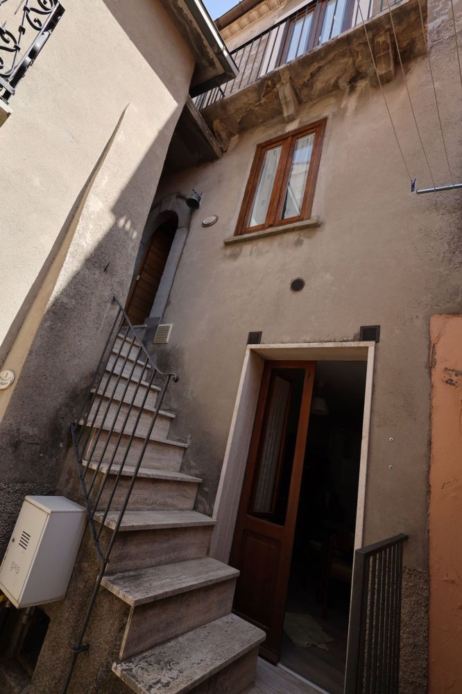 Дом с 5 спальнями в Фрозолоне, Италия № 255941