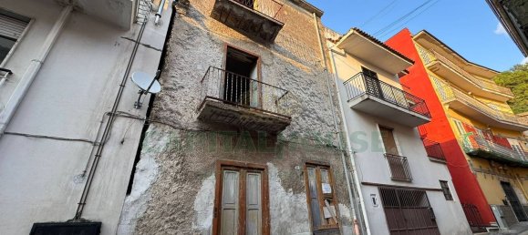 Дом с 3 спальнями в Куадрелле, Италия № 381789 10