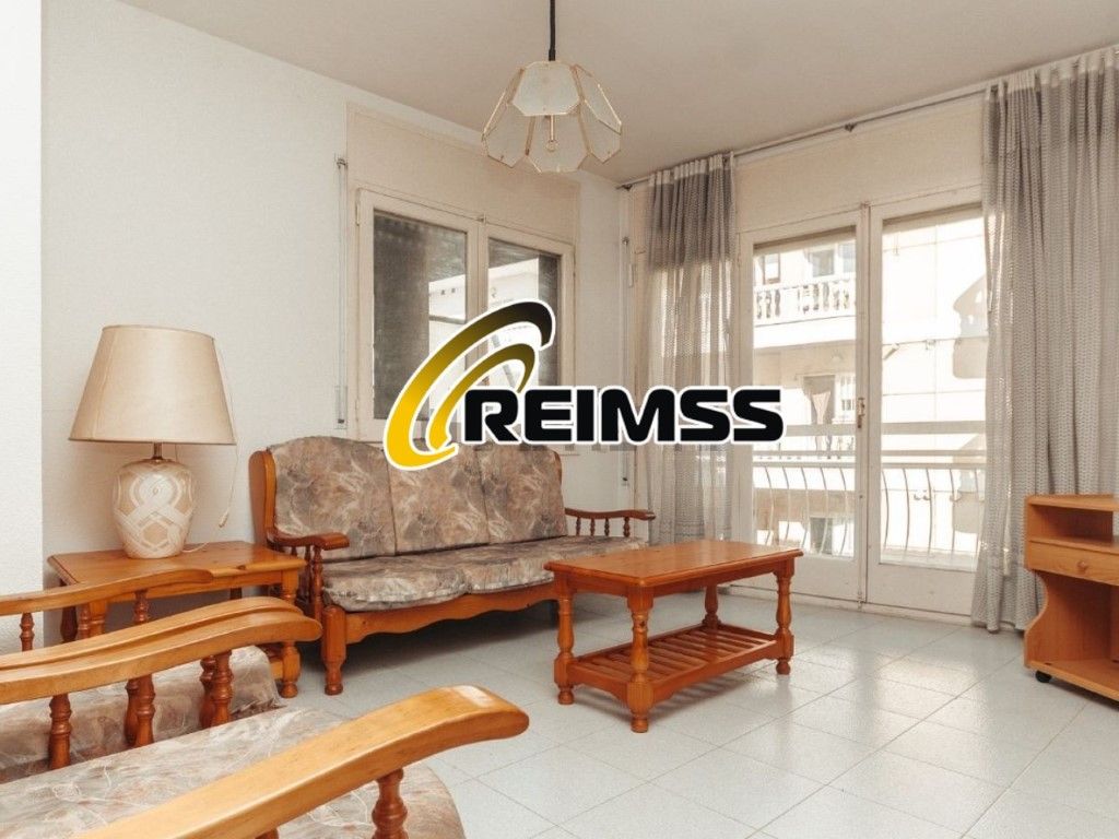 Apartamento de 3 dormitorios en Blanes, Spain No. 184043