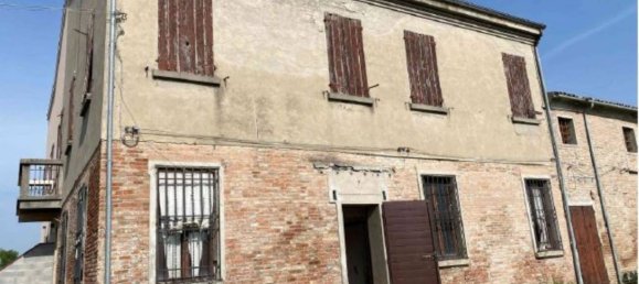 3 bedrooms Apartment in Ferrara, Italy No. 19564 10