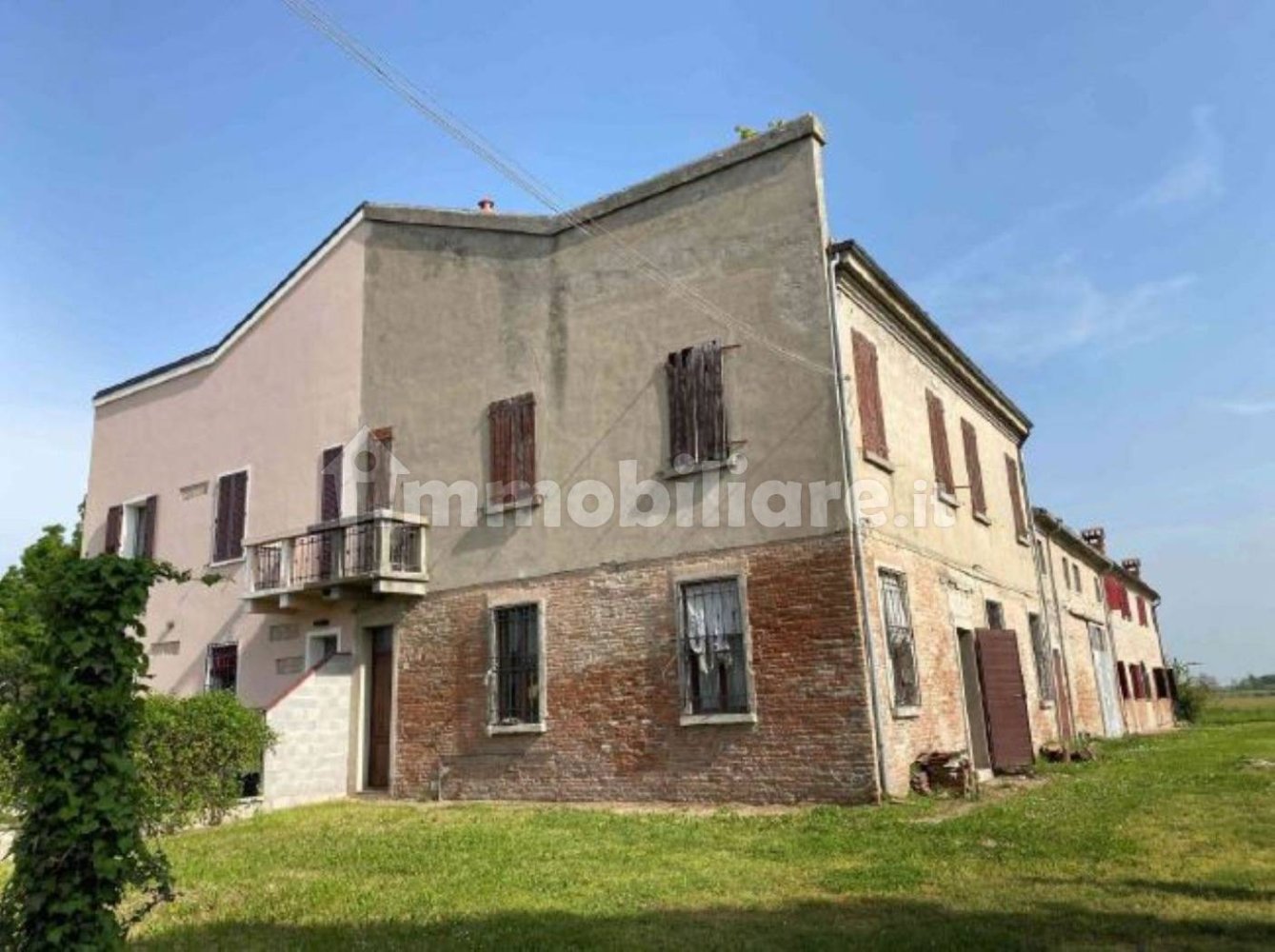 3 bedrooms Apartment in Ferrara, Italy No. 19564