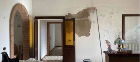 3 bedrooms Apartment in Ferrara, Italy No. 19564 8