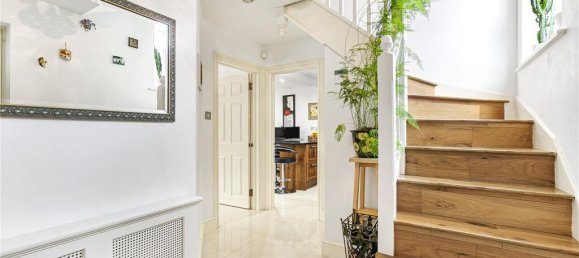 5 bedrooms House in Cockfosters, United Kingdom No. 6621 2