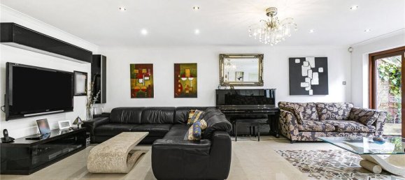 5 bedrooms House in Cockfosters, United Kingdom No. 6621 33