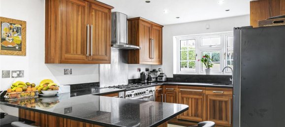 5 bedrooms House in Cockfosters, United Kingdom No. 6621 36