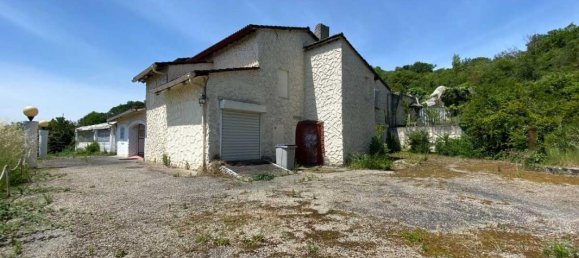 Propiedad comercial de 1 dormitorio en Aiguillon, France No. 204061 3