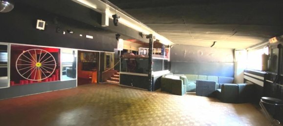 Propiedad comercial de 1 dormitorio en Aiguillon, France No. 204061 5