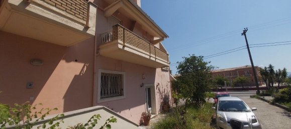 Недвижимость с 4 комнатами в Керкира, Центральная Керкира и Диапонтии-Ниси, Керкира, Ионические острова, Пелопоннес, Западная Греция и Ионические острова, Греция № 3570 8