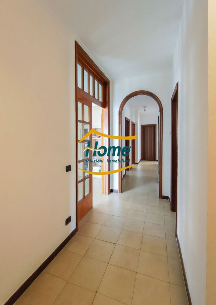 Apartamento de 5 habitaciónes en Gioia del Colle, Italy No. 74397