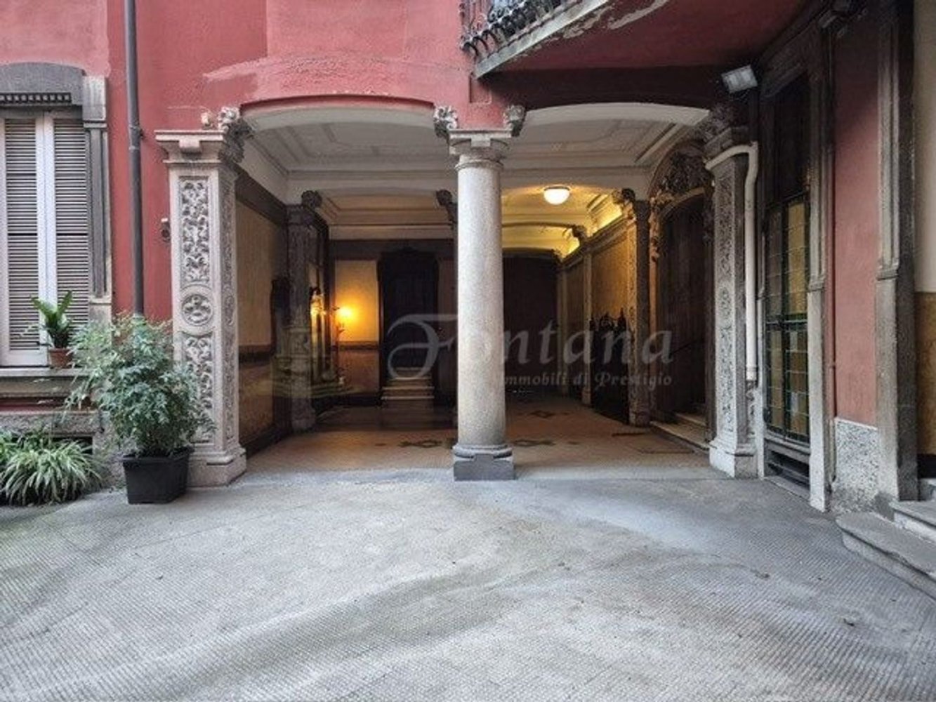 20m² Garage in Milan, Italy No. 240119