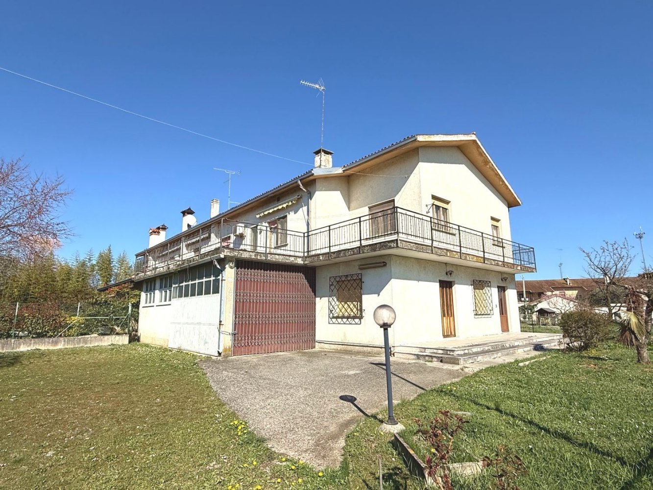 6 rooms House in Udine, Italy No. 43749