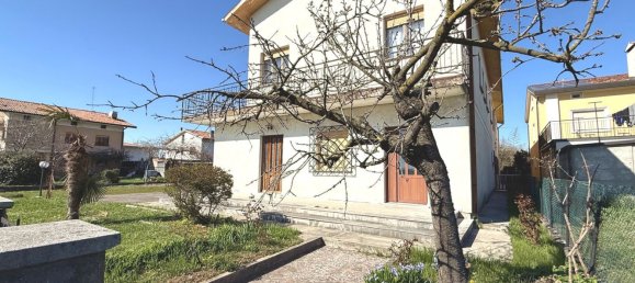 6 rooms House in Udine, Italy No. 43749 2