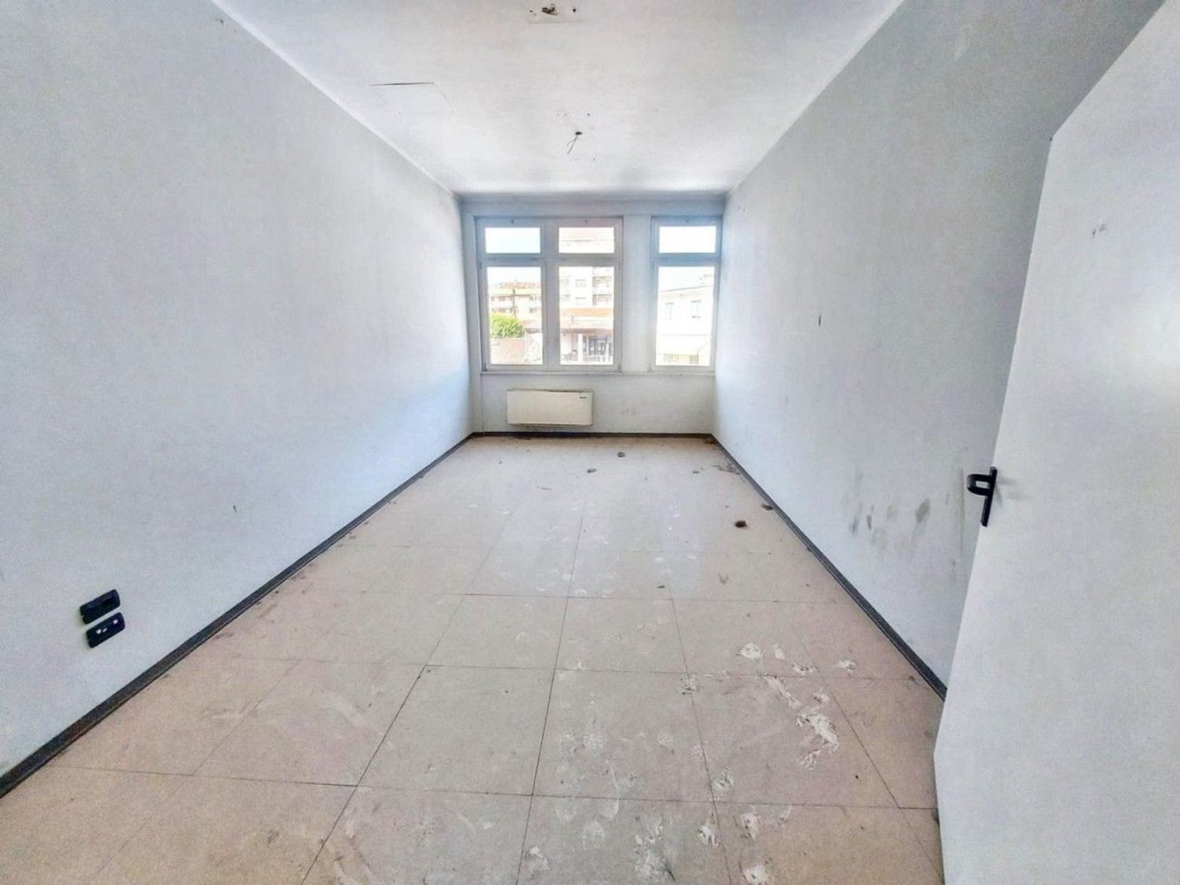 416m² Office in Asti, Italy No. 371486