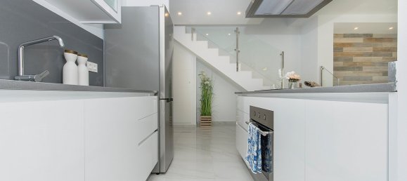 Villa de 3 dormitorios en Los Montesinos, Spain No. 8985 10