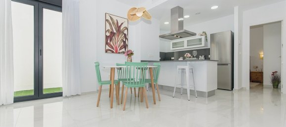 Villa de 3 dormitorios en Los Montesinos, Spain No. 8985 8