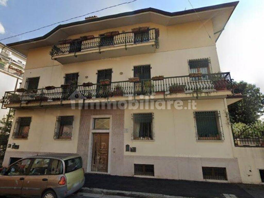 6 غرف نوم شقة في Brescia, Italy رقم 68348