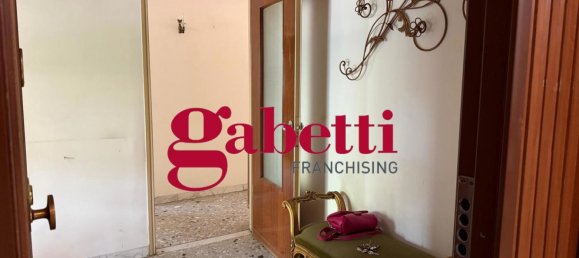 5 rooms Apartment in Caserta, Italy No. 293917 5
