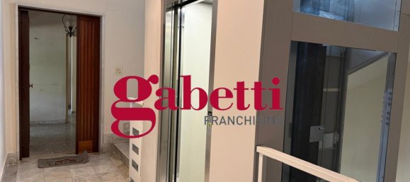 5 rooms Apartment in Caserta, Italy No. 293917 3