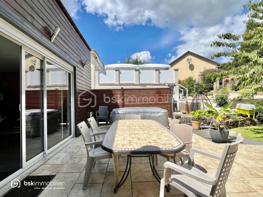 Casa de 4 dormitorios en Sedan, France No. 317310