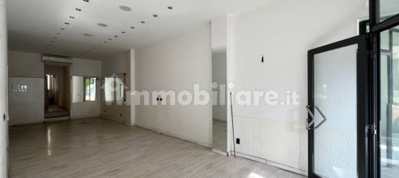 2-salle Propriété commerciale à Alassio, Italy No. 98397 3