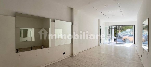 2-salle Propriété commerciale à Alassio, Italy No. 98397 4