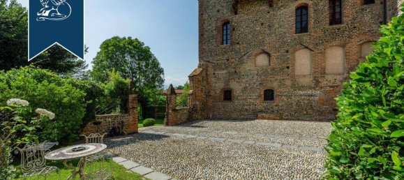 6 bedrooms Castles in Castelletto Cervo, Italy No. 329306 13