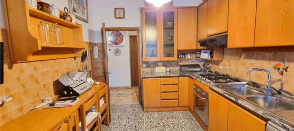 5 rooms Apartment in Montespertoli, Italy No. 291025 9
