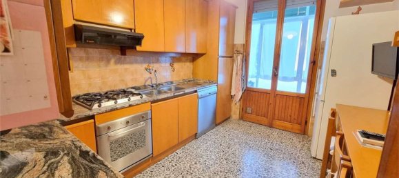 5 rooms Apartment in Montespertoli, Italy No. 291025 8
